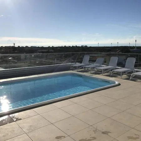 Apartment Bright With Rooftop Pool