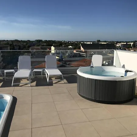 Bright With Rooftop Pool * Bibione