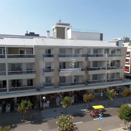 Bright With Rooftop Pool Bibione